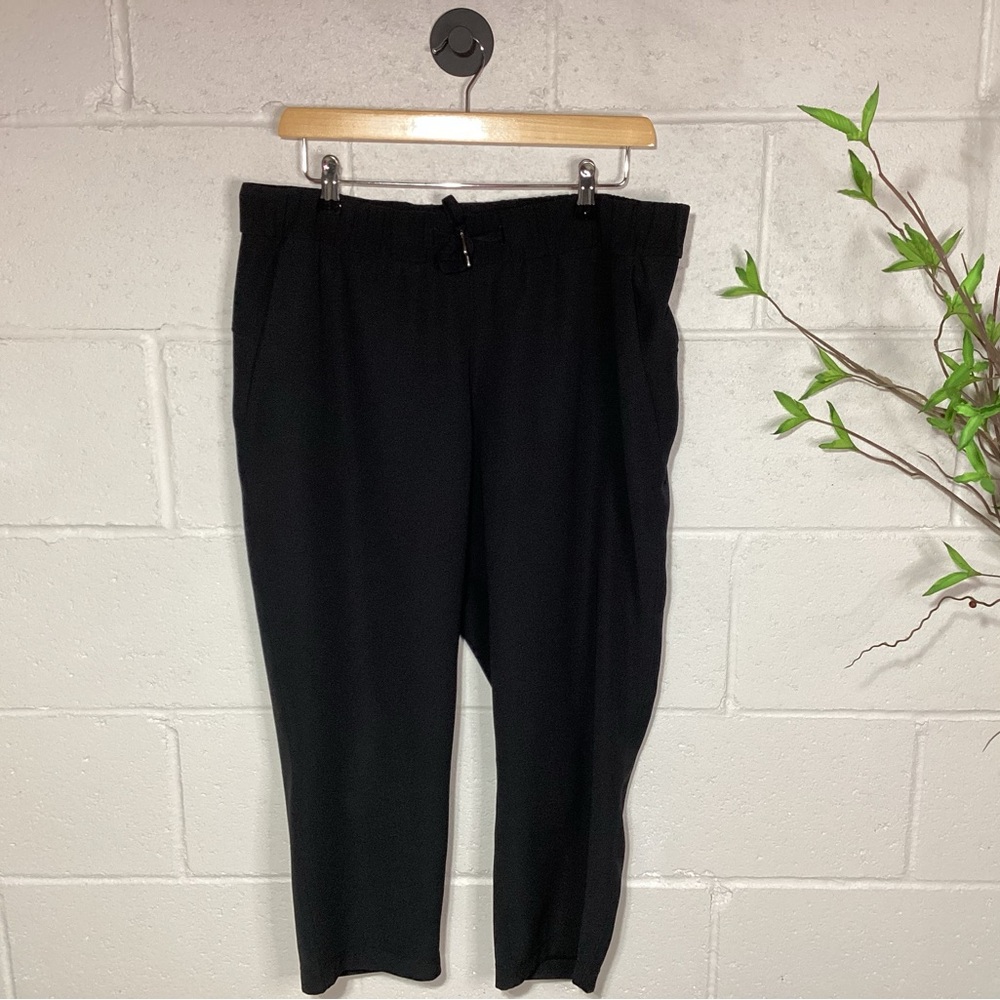 Lululemon Athletica Black Ankle Pants | Light Weight | Great for Summer!